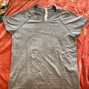 Lululemon Swiftly Tech SS 2.0 grey Shirt! SIZE 6!!